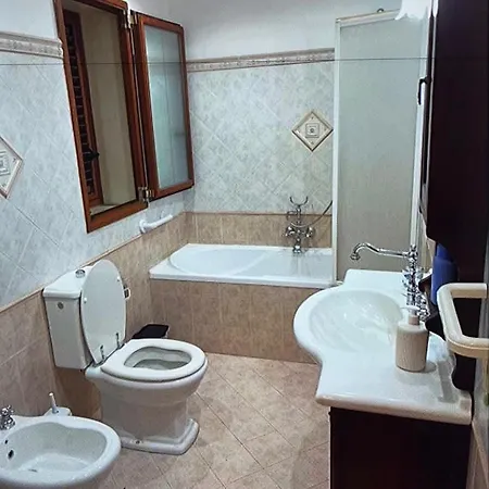 Holiday home Leontini House *