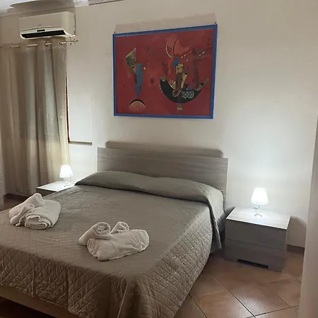 Holiday home Leontini House *